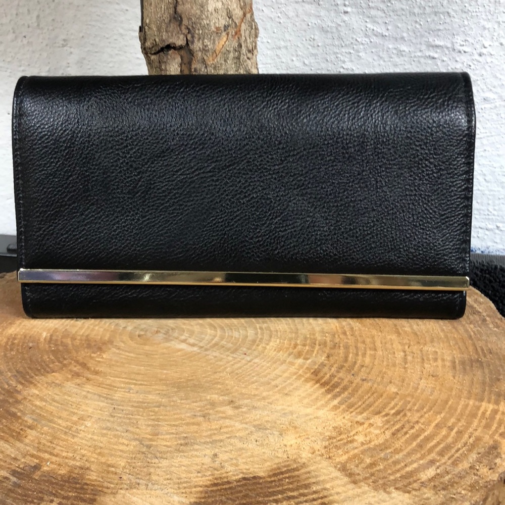 APT. 9 black wallet like new Excellent condition